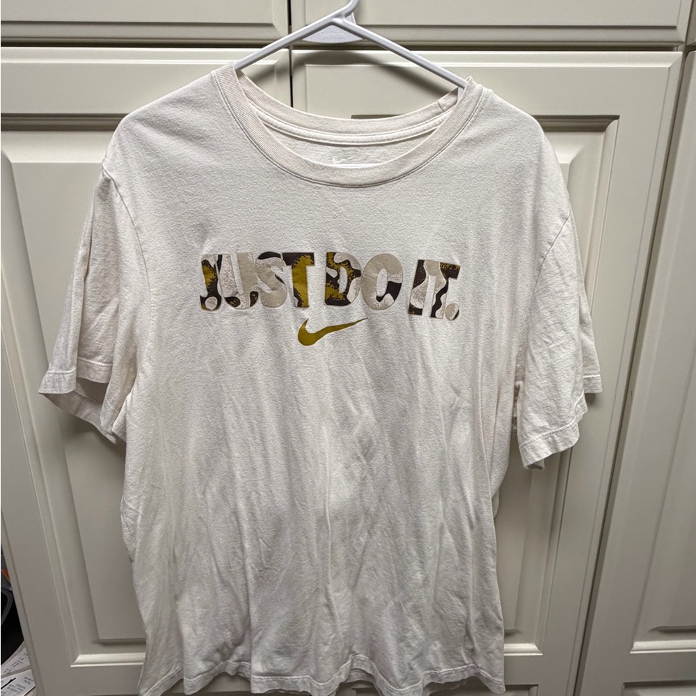 Nike Tee in Cream